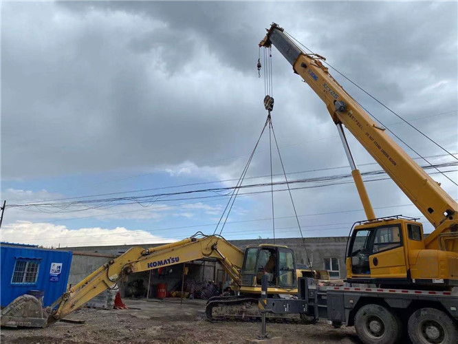 德阳市25吨吊车的工作半径是多少？