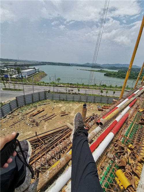 德阳市作业中发生设备损坏或人员意外，责任怎么划分？