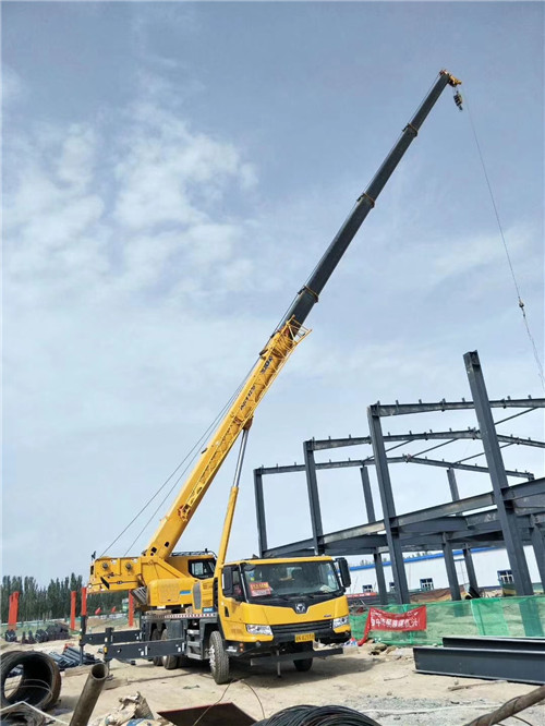 德阳市超高层建筑钢结构吊装案例